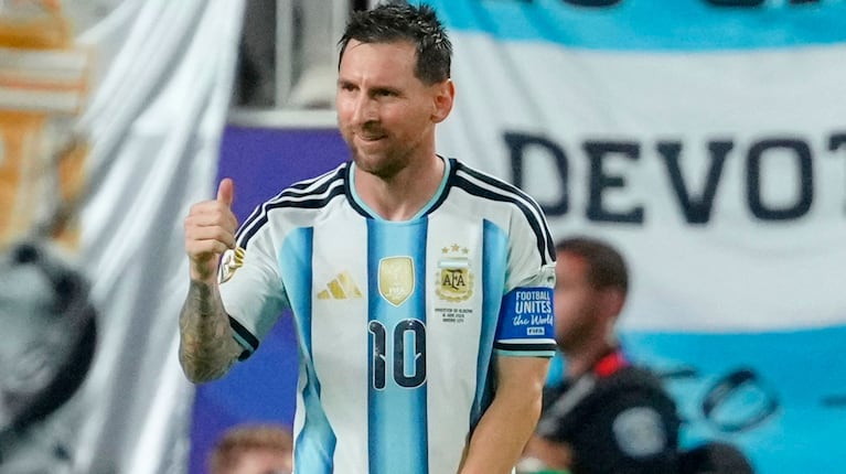 Leo Messi en el partido de la Selección argentina contra Argelia en el MUNDIAL™ (Foto: AP).