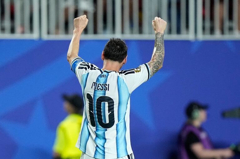 Leo Messi en el partido de la Selección argentina contra Argelia en el MUNDIAL™ (Foto: AP).