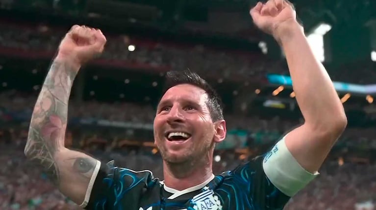 Leo Messi festejó la victora de Argentina 2-1 sobre Inglaterra (captura TyC Sports)