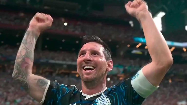 Leo Messi festejó la victora de Argentina 2-1 sobre Inglaterra (captura TyC Sports)
