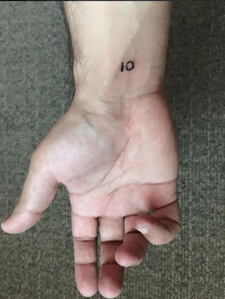 Leo Messi tatuó a su tatuador. (Foto: Twitter @LeoMessiFanClub)