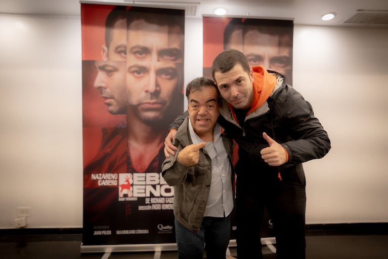 Leo Raff en el estreno de Bebé Reno con Nazareno Casero (Foto: Prensa).
