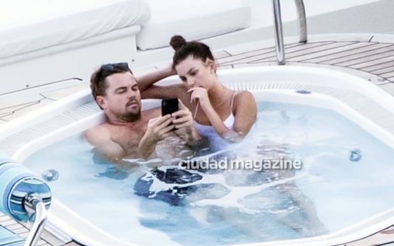 Leonardo DiCaprio, mimoso en un jacuzzi con su novia argentina, Camila Morrone, en Positano