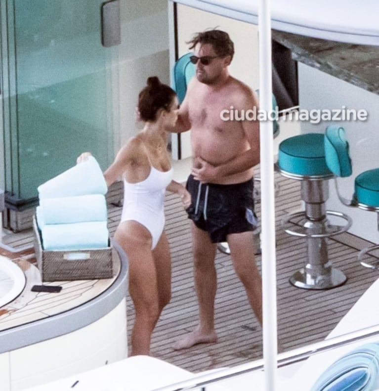 Leonardo DiCaprio, mimoso en un jacuzzi con su novia argentina, Camila Morrone, en Positano