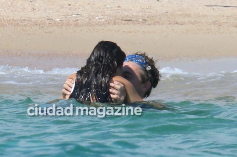 Leonardo DiCaprio y Camila Morrone, apasionados en el Mediterráneo 
