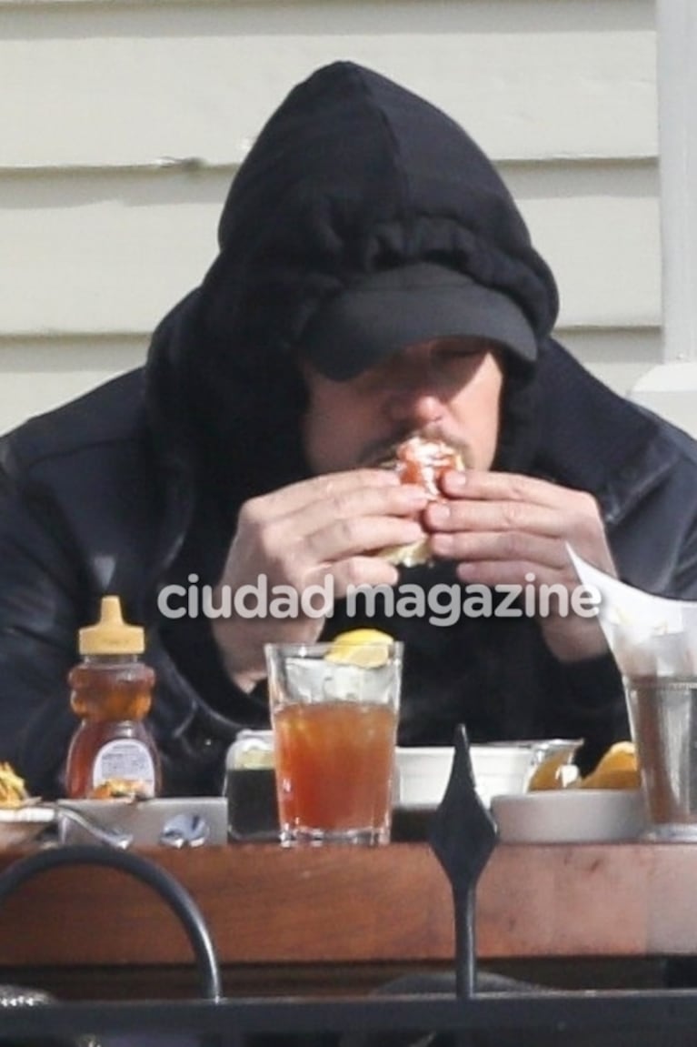 Leonardo DiCaprio y Camila Morrone, en una original salida prenavideña ¡comiendo hamburguesas! en Aspen