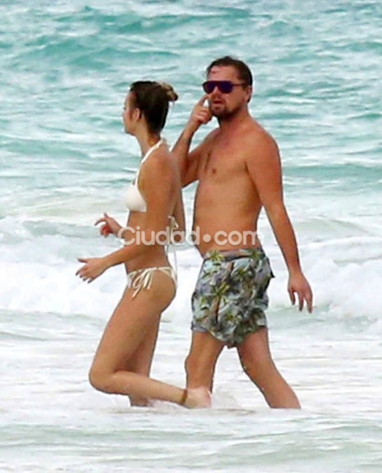 Leonardo DiCaprio y sus minivacaciones en Cancún: pancita sexy junto a una misteriosa morocha
