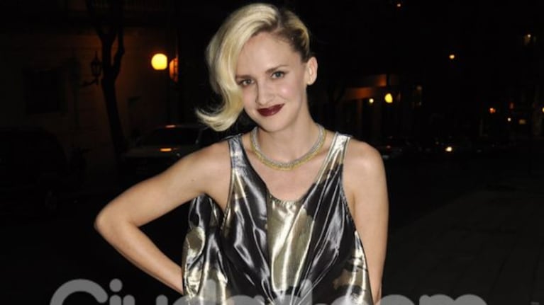 Leonora Balcarce: labios oscuros y vestido holgado. (Foto: Jennifer Rubio-Ciudad.com)