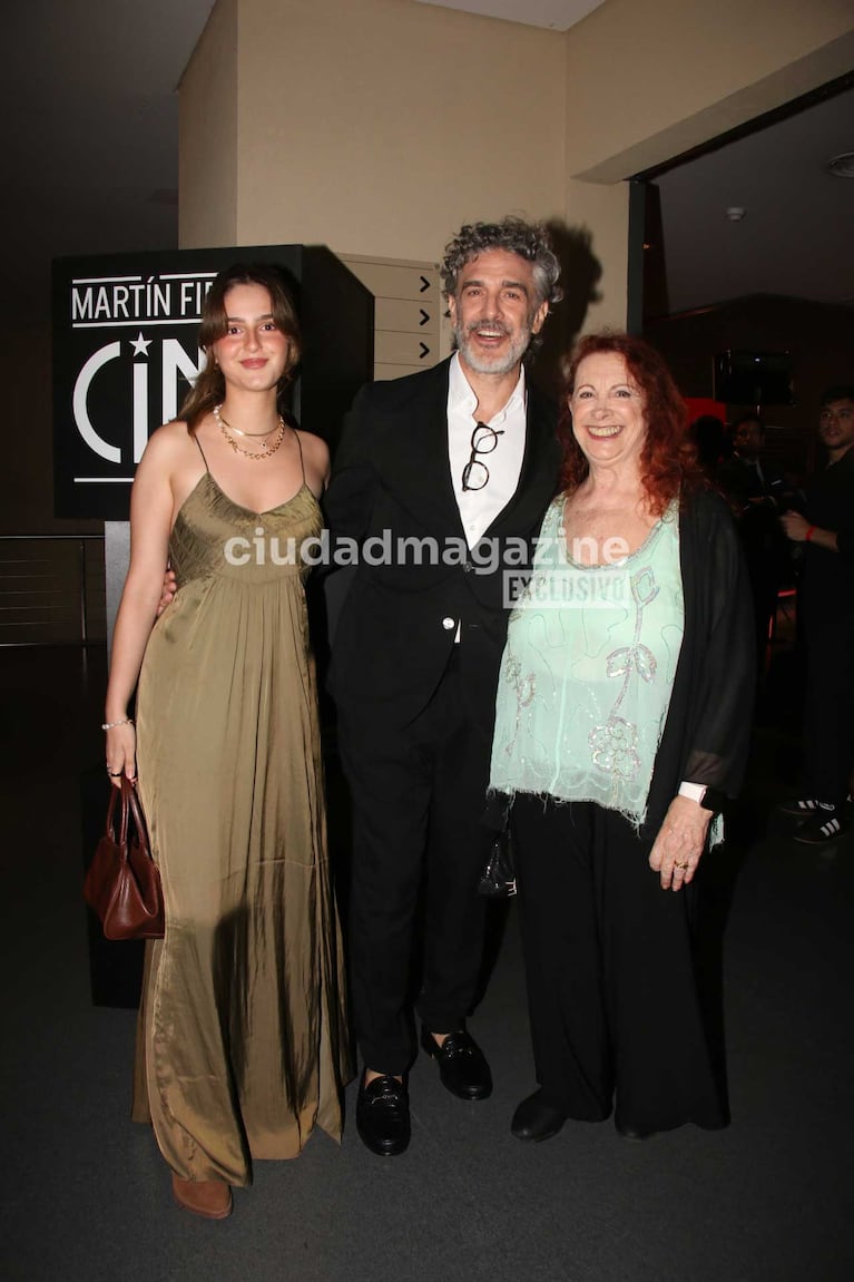 Leonrado y Julia Sbaraglia y Roxana Randón (Foto: Movilpress)