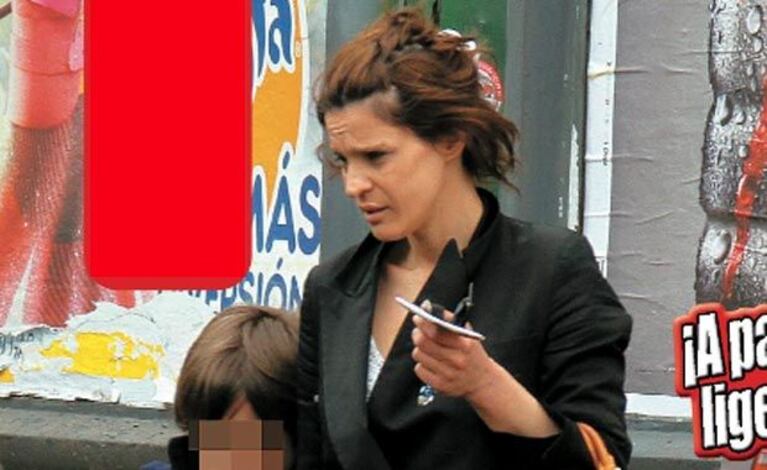 Leticia Brédice con su hijo Indio. (Foto: revista Paparazzi)