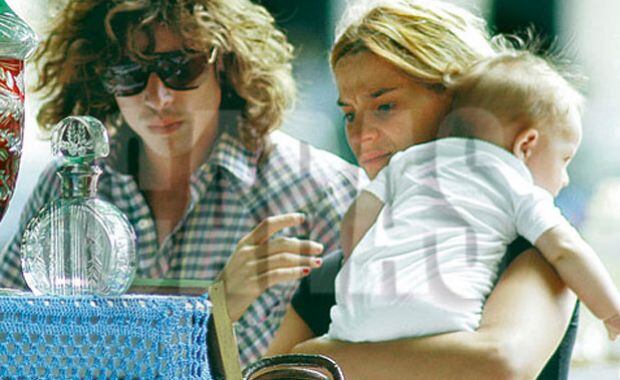 Leticia Brédice y Juan Pablo Sanguinetti, con Indio, en tiempos felices. (Foto: Revista Caras)
