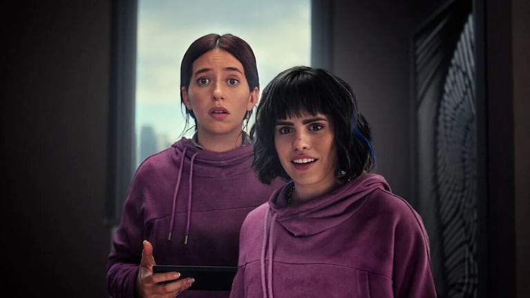 Leticia Siciliani y Sofía Morandi en "Las hermanas fantásticas" en Netflix