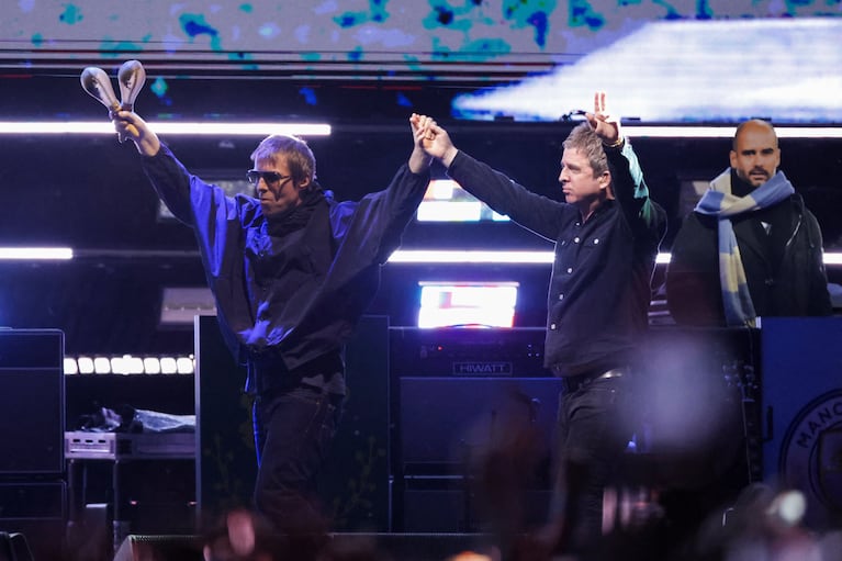 Liam Gallagher y Noel Gallagher en Oasis Live '25 Tour. Foto: REUTERS/Mario Anzuoni