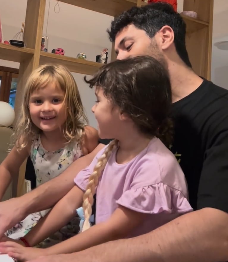 Lila, la hija de Juan Ingaramo y Violeta Urtizberea, la rompió cantando con Miel Amigorena