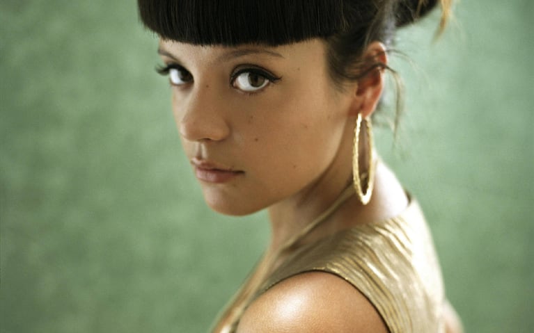 Lily Allen relató su experiencia sobre ser acosada por un extraño   