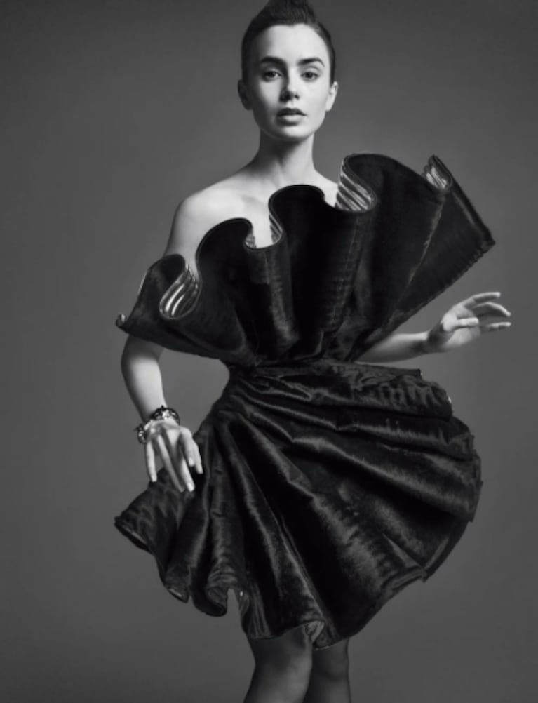 Lily Collins, en Nueva York: la protagonista de Emily in Paris recibió críticas por su aspecto (Foto: Instagram/@vanityfairitalia)
