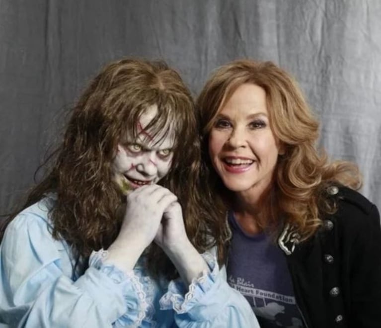 Linda y el personaje que la hizo famosa. (Foto: Instagram/thereallindablair)