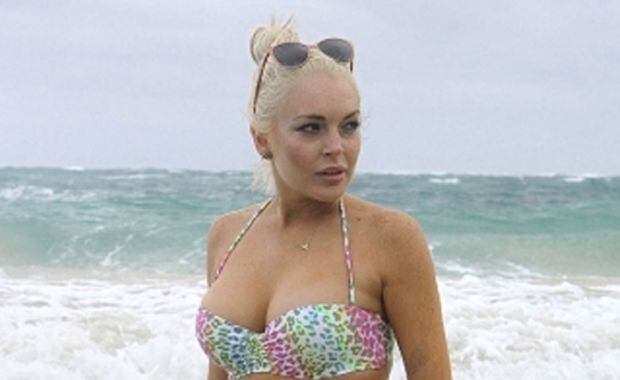 Lindsay Lohan, después de Playboy, mostró sus curvas en Hawaii