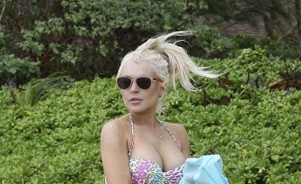 Lindsay Lohan, después de Playboy, mostró sus curvas en Hawaii
