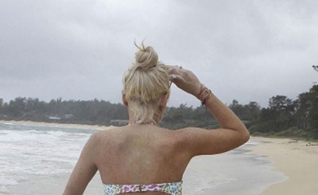 Lindsay Lohan, después de Playboy, mostró sus curvas en Hawaii