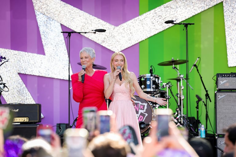 Lindsay Lohan y Jamie Lee Curtis speak en la premiere de "Freakier Friday", en Los Angeles, California, U.S., July 22, 2025. REUTERS/Mario Anzuoni