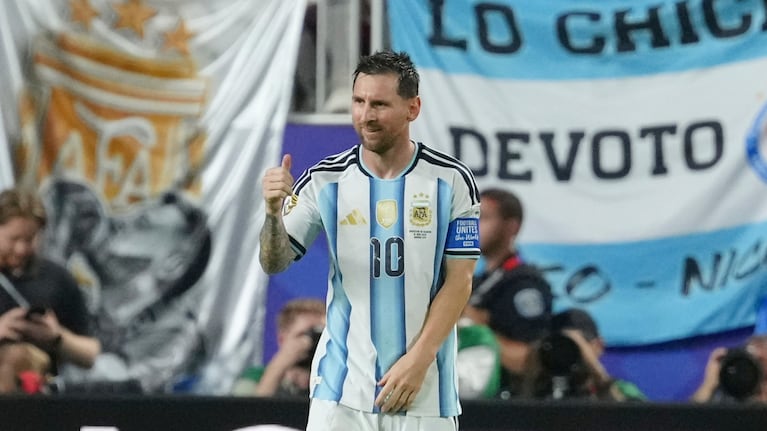 Lionel Messi (10) reacciona tras marcar su tercer gol para Argentina en la victoria 3-0 ante Argelia en el Grupo J del Mundial, el martes 16 de junio de 2026, en Kansas City, Missouri. (AP Foto/Ed Zurga)