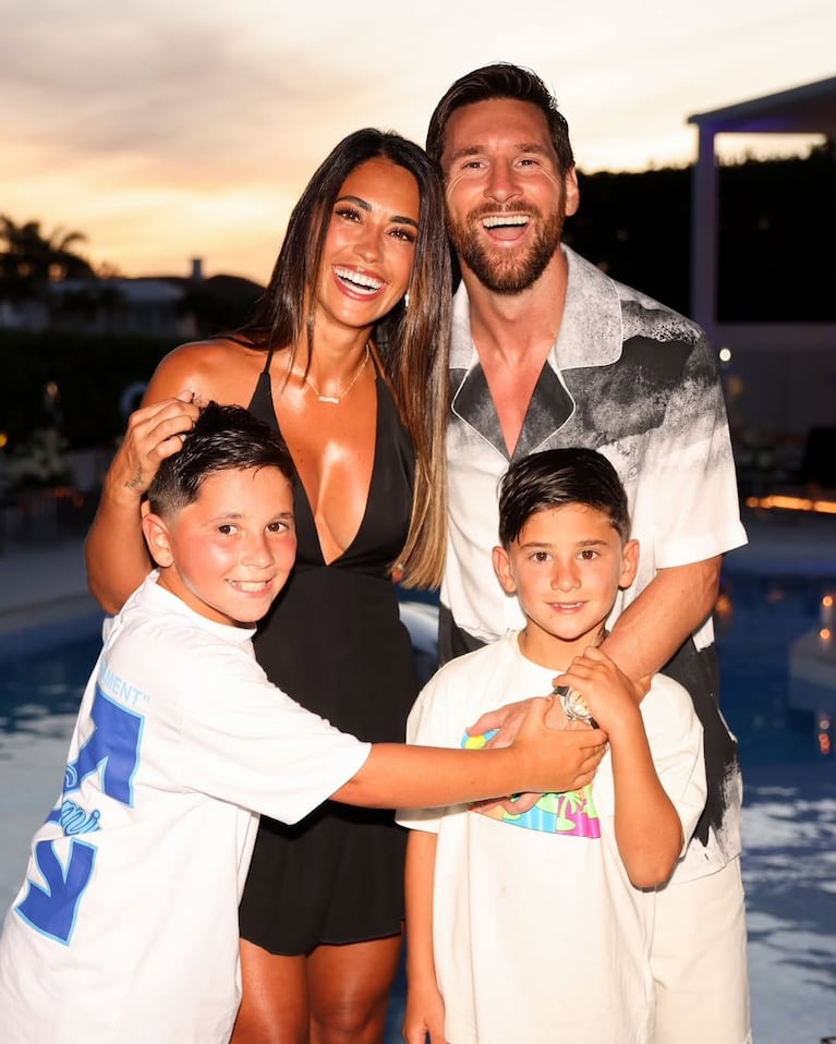 Lionel Messi, Antonela Roccuzzo, Ciro y Mateo. Foto: Instagram @leomessi