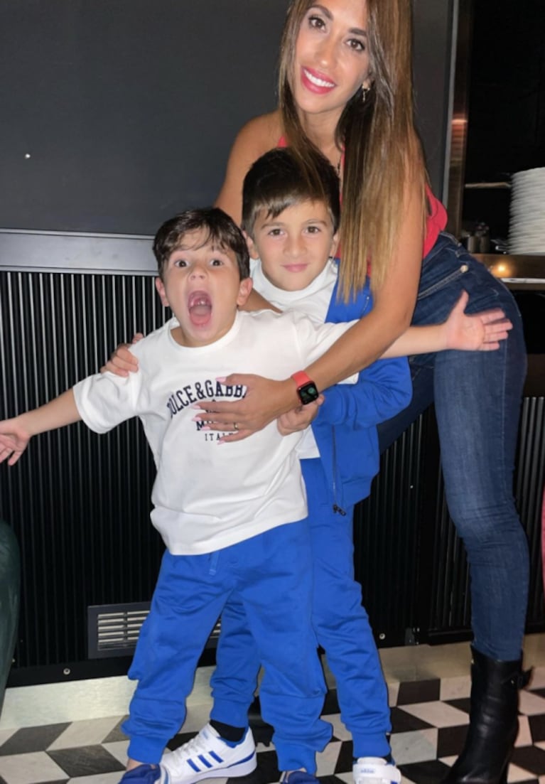 Lionel Messi cenó en París con Antonela Roccuzzo y sus hijos antes de viajar a Argentina