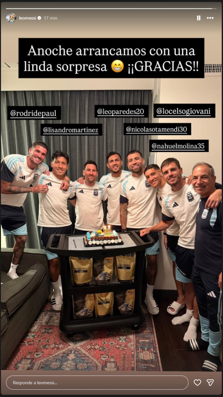 Lionel Messi con sus compañeros de la Selección Argentina en su cumpleaños 39. (Foto: @LeoMessi)