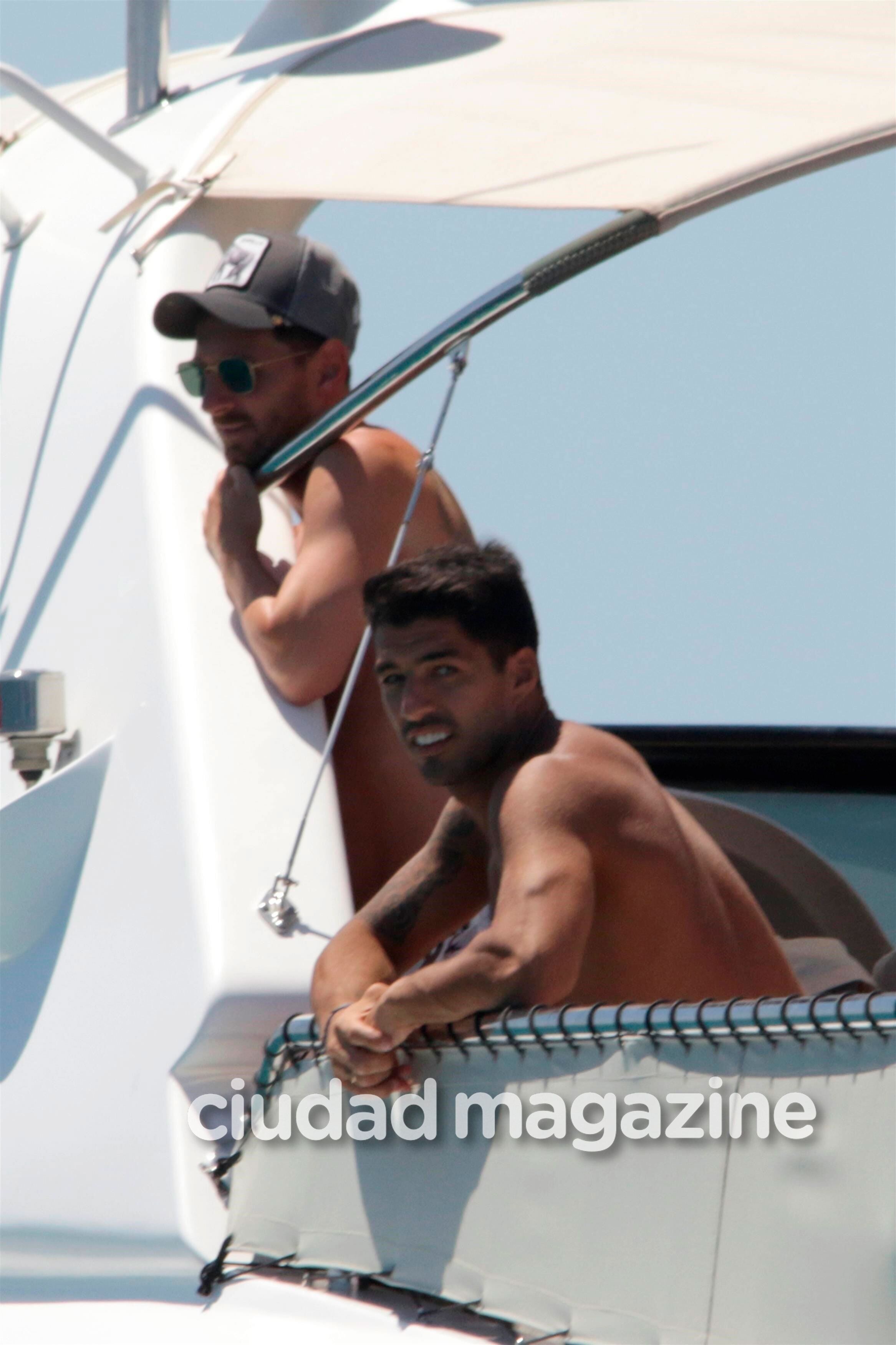 Lionel Messi descansa junto a su amigo Luis Suárez (Fotos: GrosbyGroup).