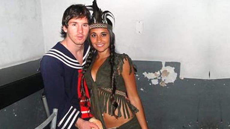 Lionel Messi, disfrazado de Quico. Su novia, Antonella Roccuzzo, de Pocahontas. ¡Crack! (Foto: Web)