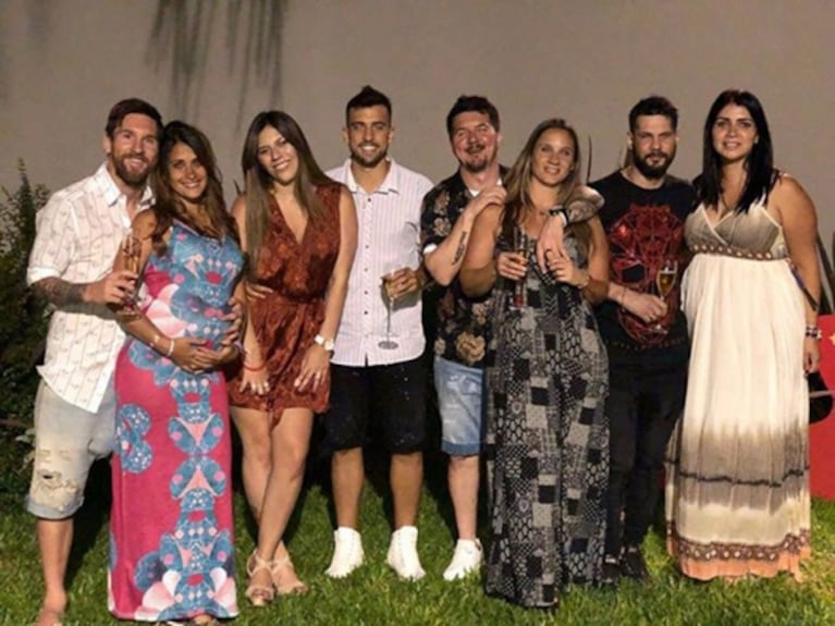 Lionel Messi festejó Año Nuevo en Rosario con su familia: ¡mirá la súper pancita de 7 meses de Antonela Roccuzzo!