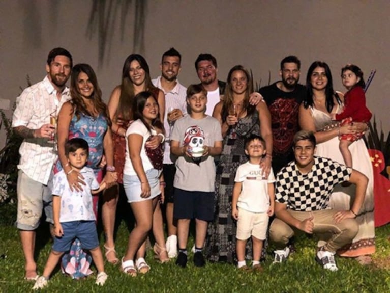 Lionel Messi festejó Año Nuevo en Rosario con su familia: ¡mirá la súper pancita de 7 meses de Antonela Roccuzzo!
