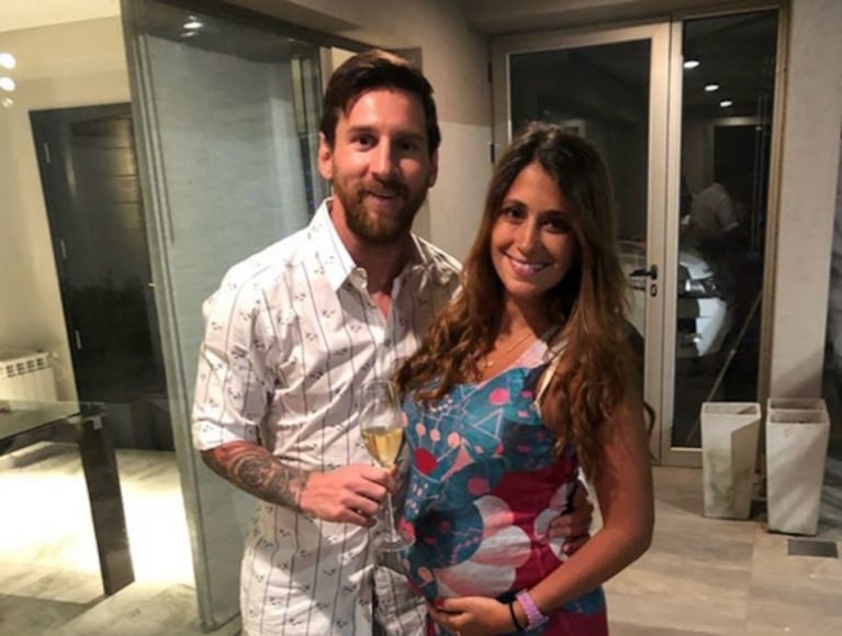 Lionel Messi festejó Año Nuevo en Rosario con su familia: ¡mirá la súper pancita de 7 meses de Antonela Roccuzzo! 