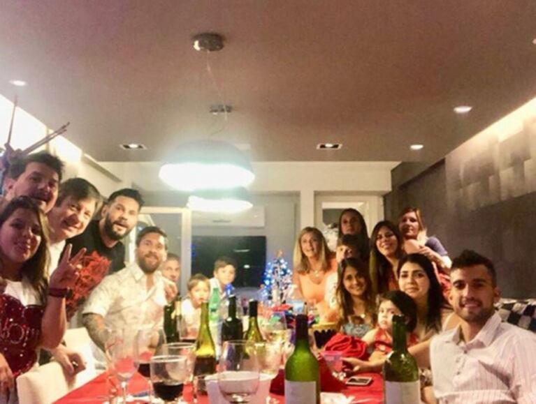 Lionel Messi festejó Año Nuevo en Rosario con su familia: ¡mirá la súper pancita de 7 meses de Antonela Roccuzzo! 