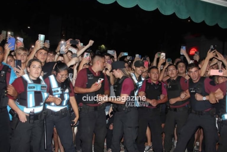 Lionel Messi fue a comer a una parrilla de Palermo y revolucionó todo: las fotos de su multitudinaria salida