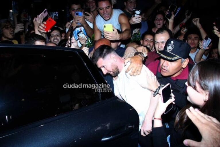 Lionel Messi fue a comer a una parrilla de Palermo y revolucionó todo: las fotos de su multitudinaria salida