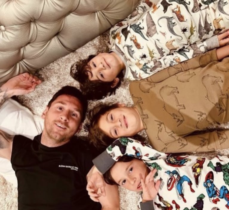 Lionel Messi posteó una dulce foto con Mateo, Ciro y Thiago: los cancheros pijamas de sus hijos