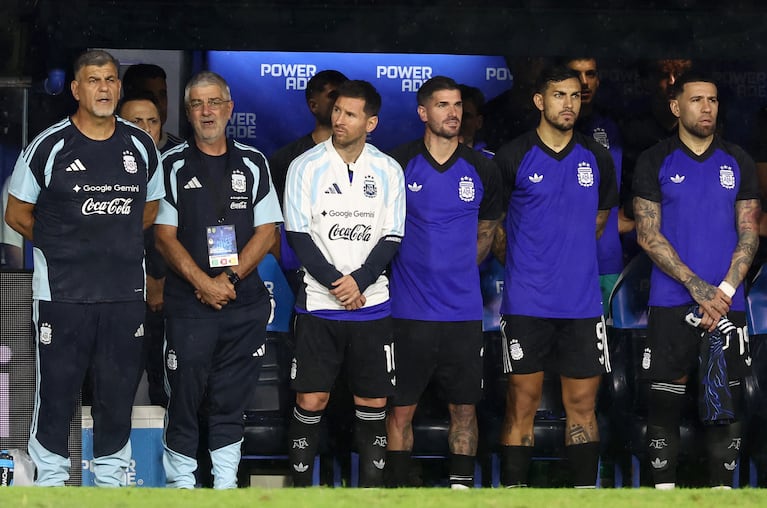 Lionel Messi, Rodrigo De Paul, Leandro Paredes y Nicolas Otamendi. REUTERS/Agustin Marcarian