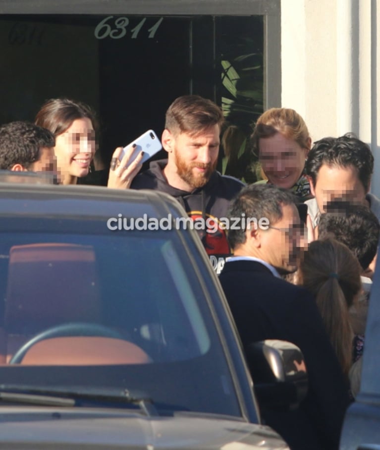Lionel Messi y Antonela Roccuzzo con sus hijos en Argentina: almuerzo en la Costanera y el cariño de los fans