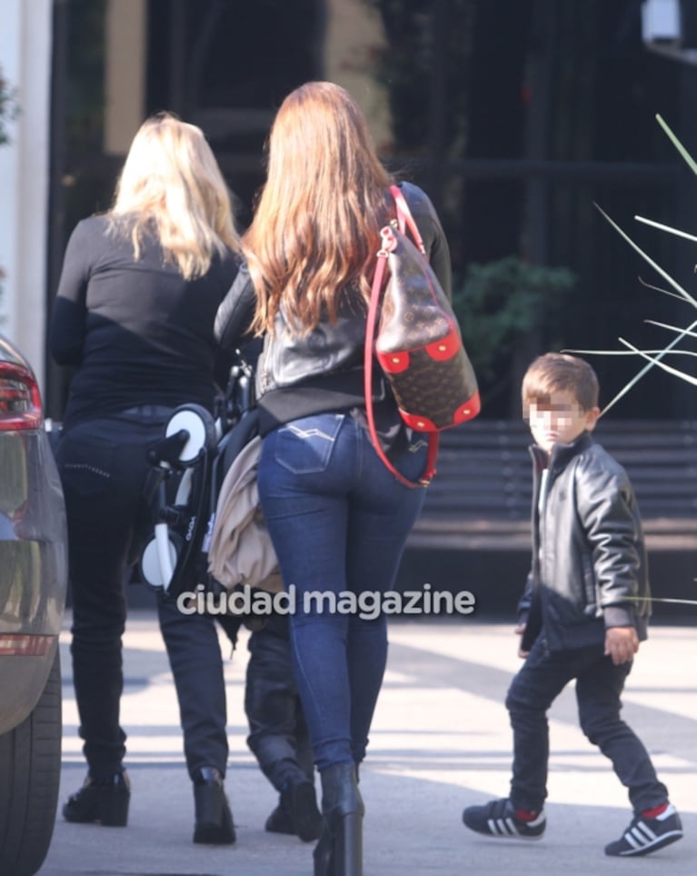 Lionel Messi y Antonela Roccuzzo con sus hijos en Argentina: almuerzo en la Costanera y el cariño de los fans