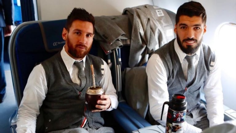 Lionel Messi y Luis Suárez, tomando mates en un vuelo privado. Foto: Instagram @luissuarez9.