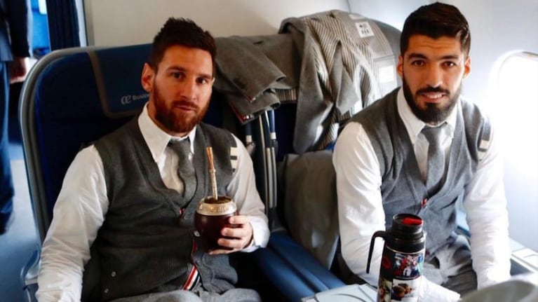 Lionel Messi y Luis Suárez, tomando mates en un vuelo privado. Foto: Instagram @luissuarez9.