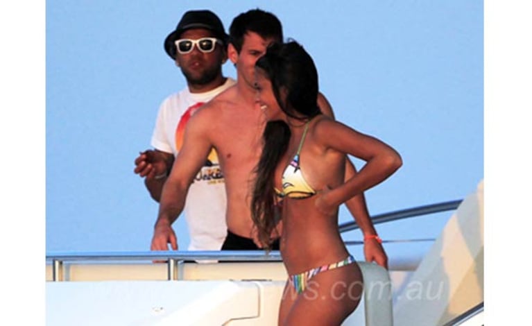 Lionel Messi y su novia en Ibiza. (Foto: Web)