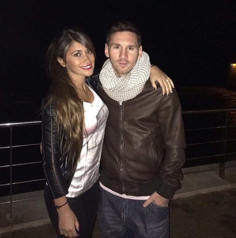 Lionel Messi y su novia. (Foto: Instagram)