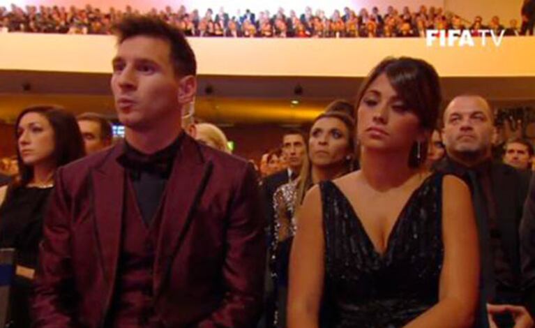Lionel y Antonella, lookeados para la entrega del Balón de Oro. (Foto: Twitter)