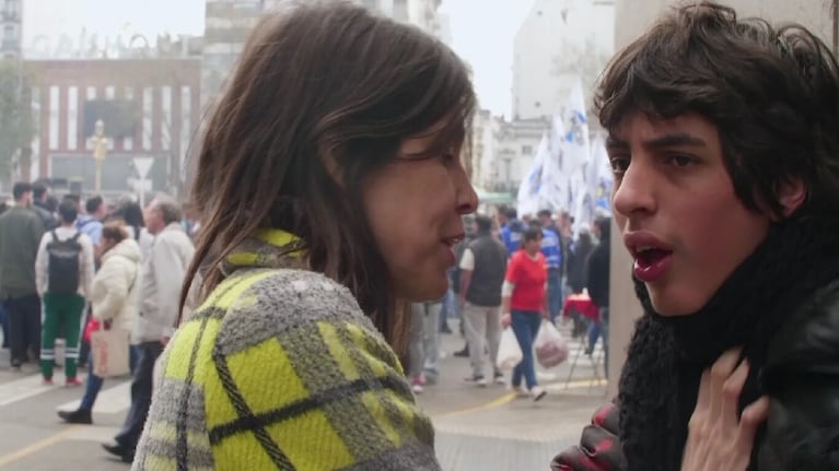 Lisandro, de 16 años, y su madre Bassi.