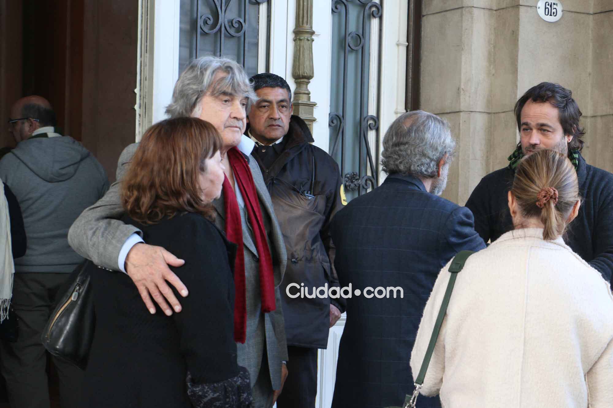 Lito Cruz, en el último adiós a Sergio Renán (Foto: Movilpress)