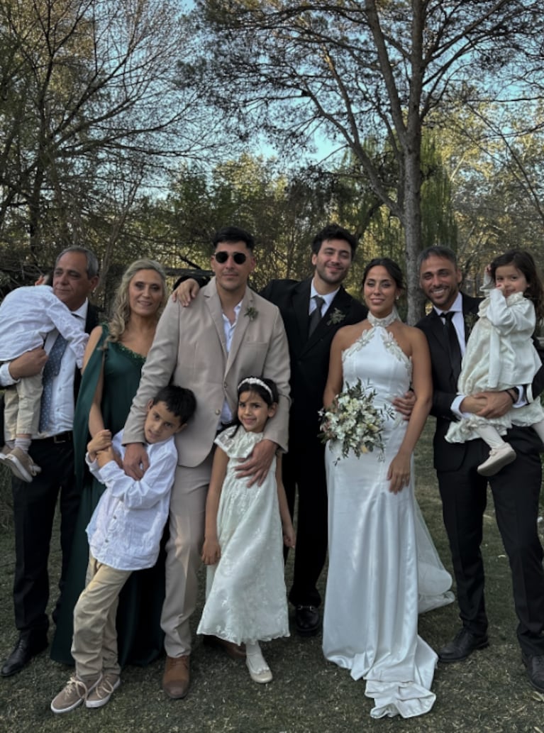 Lizardo compartió en Instagram las fotos más lindas del casamiento de su hermana Milagros en Córdoba.