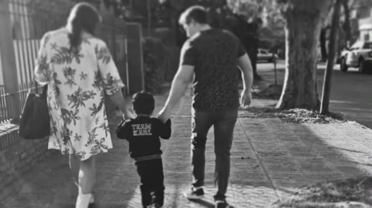Lizy Tagliani, Sebastián Nabot y el nene que está en proceso de adopción. (Foto: Stories @LizyTagliani)